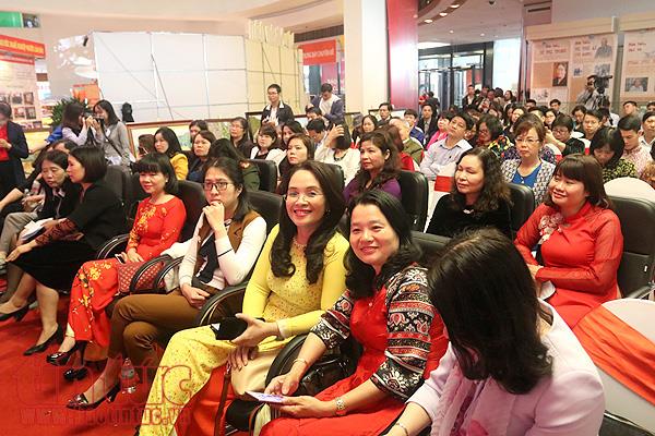 Hội Báo toàn quốc lần đầu tiên có giao lưu với các nữ tổng biên tập ảnh 2
